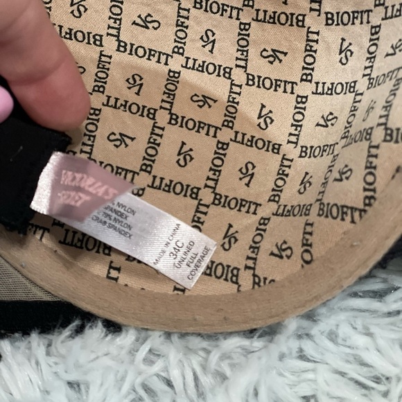 Victoria’s Secret Bra Black Lace 34C - Picture 4 of 4